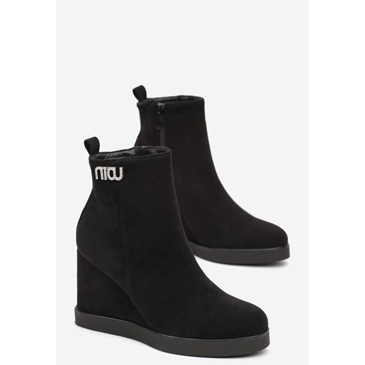 Botki czarne Born2be na koturnie na zamek 