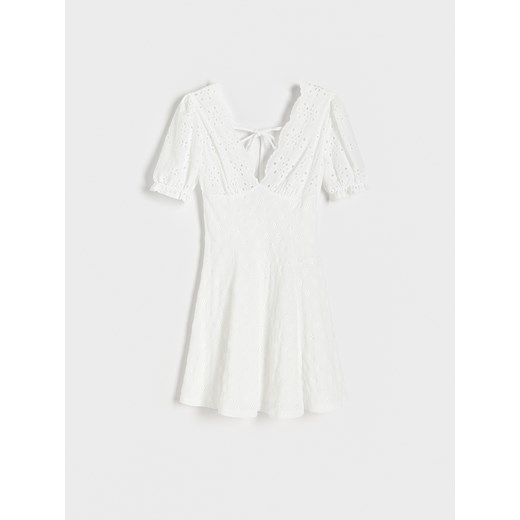 Sukienka Reserved z krótkim rękawem biała wiosenna 