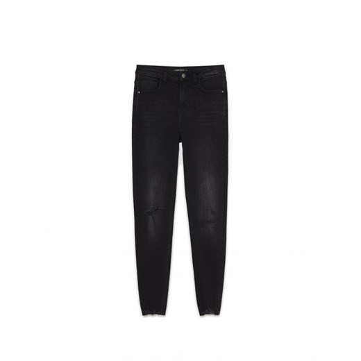 Cropp - Czarne jeansy skinny z postrzępieniem - czarny ze sklepu Cropp w kategorii Jeansy damskie - zdjęcie 161768442