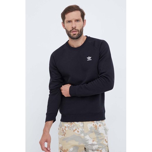 adidas Originals bluza Trefoil Essentials Crewneck męska kolor czarny z aplikacją  IM4532 ze sklepu ANSWEAR.com w kategorii Bluzy męskie - zdjęcie 161842164