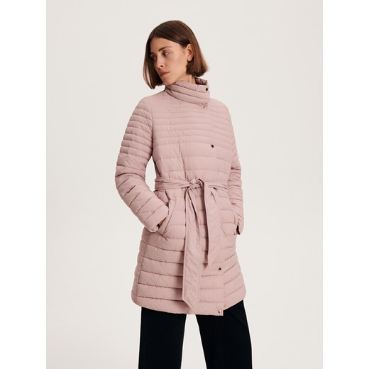 Reserved - Pikowany płaszcz z wiązaniem - Różowy Reserved XS Reserved