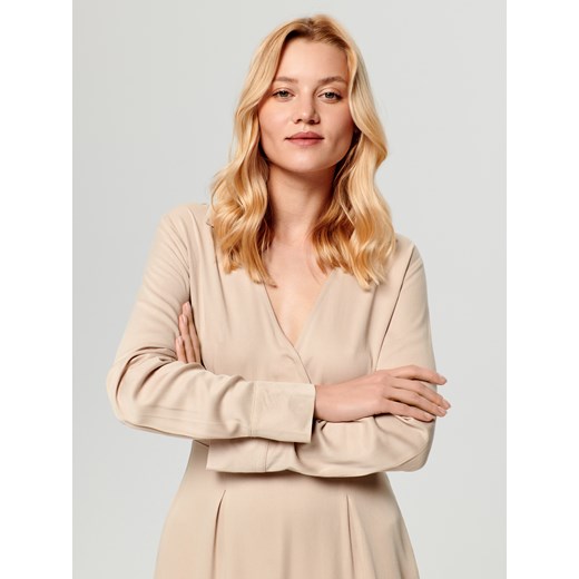 Sukienka Sinsay mini beżowa z długimi rękawami 