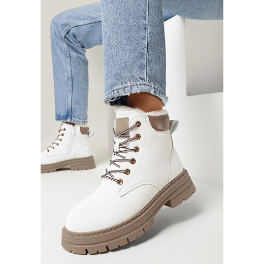 Białe Traperki Mocno Ocieplone z Dodatkowym Sznurowaniem Lakyta ze sklepu born2be.pl w kategorii Workery damskie - zdjęcie 162074800