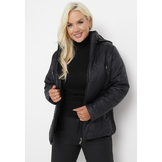 Czarna Modnie Pikowana Kurtka z Kapturem i Kieszeniami Simo 3XL promocyjna cena Born2be Odzież
