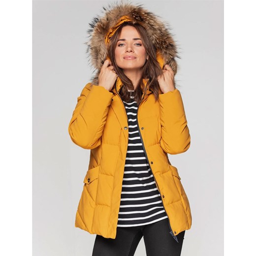 Zimowa żółta kurtka z naturalnym futrem Perso ze sklepu Eye For Fashion w kategorii Kurtki damskie - zdjęcie 162127932