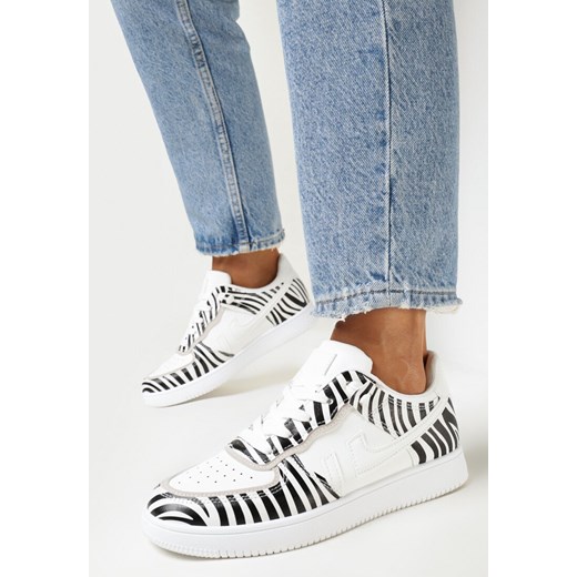 Biało-Czarne Sneakersy przed Kostkę Edoardo ze sklepu born2be.pl w kategorii Buty sportowe damskie - zdjęcie 162162991