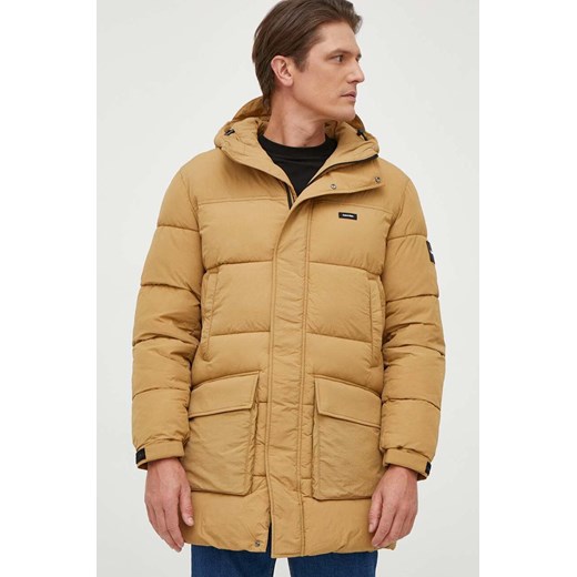 Calvin Klein kurtka męska kolor beżowy zimowa ze sklepu ANSWEAR.com w kategorii Kurtki męskie - zdjęcie 162346853
