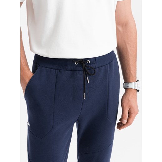 Spodnie męskie dresowe joggery - ciemnoniebieskie V4 OM-PASK-22FW-008 ze sklepu ombre w kategorii Spodnie męskie - zdjęcie 162367250