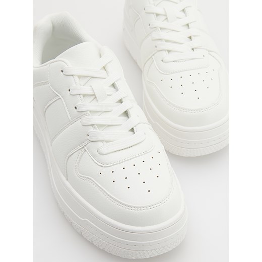 Reserved - Sneakersy na grubszej podeszwie - biały Reserved 41 Reserved
