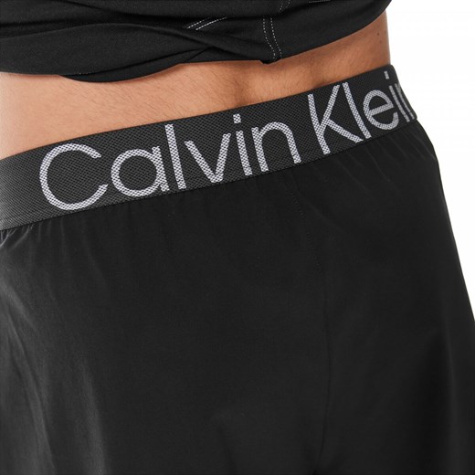 Męskie spodenki treningowe Calvin Klein Men CK Icon 00GMF3S820 - czarna Calvin Klein Sportstylestory.com