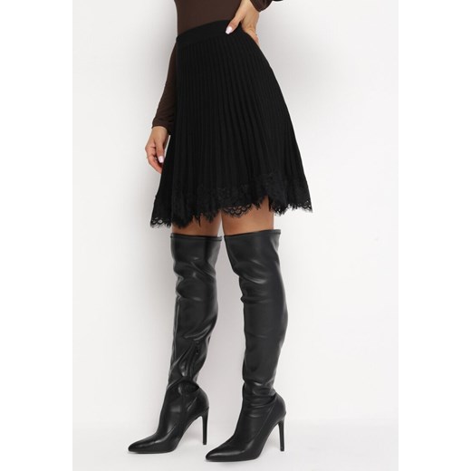 Czarna Mini Spódnica z Gumką w Pasie z Koronką Cales ze sklepu Born2be Odzież w kategorii Spódnice - zdjęcie 162500824