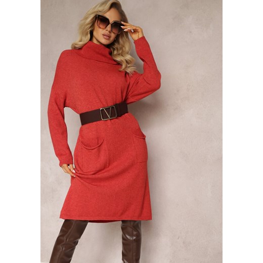 Czerwona Pudełkowa Sukienka Dzianinowa z Golfem i Wsuwanymi Kieszeniami Karimelle ze sklepu Renee odzież w kategorii Sukienki - zdjęcie 162631811