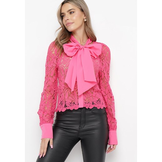 Różowa Koronkowa Koszula z Ozdobnym Wiązaniem przy Dekolcie Cleomina ze sklepu Born2be Odzież w kategorii Koszule damskie - zdjęcie 162637510