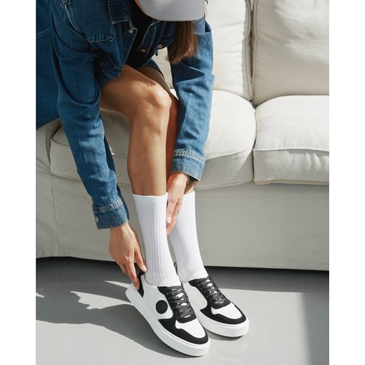 Estro: Czarno-białe sneakersy damskie ze skóry i weluru naturalnego ze sklepu Estro w kategorii Trampki damskie - zdjęcie 162642243