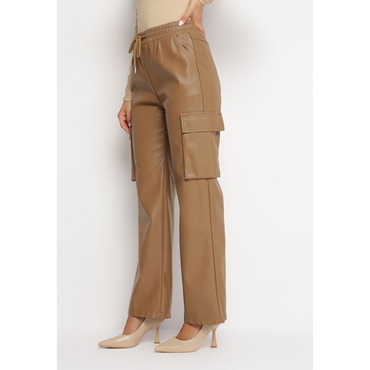 Beżowe Spodnie z Ekoskóry z Kieszniami na Klapy Flemixa ze sklepu Born2be Odzież w kategorii Spodnie damskie - zdjęcie 162725644