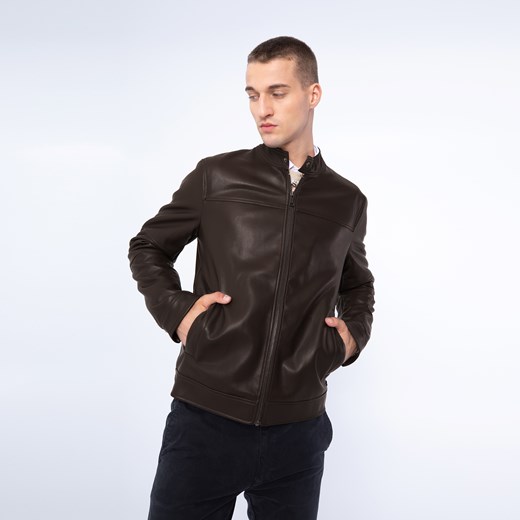Męska kurtka z ekoskóry z ozdobnie obszytymi kieszeniami brązowa ze sklepu WITTCHEN w kategorii Kurtki męskie - zdjęcie 162727170