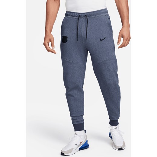 Męskie joggery piłkarskie Nike FC Barcelona Tech Fleece (wersja trzecia) - Niebieski ze sklepu Nike poland w kategorii Spodnie męskie - zdjęcie 162734773