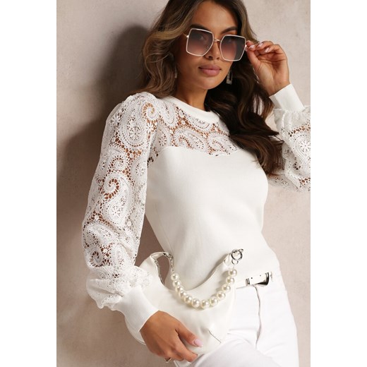 Biała Bluzka z Koronkowymi Rękawami i Dekoltem Crasve ze sklepu Renee odzież w kategorii Bluzki damskie - zdjęcie 162750511