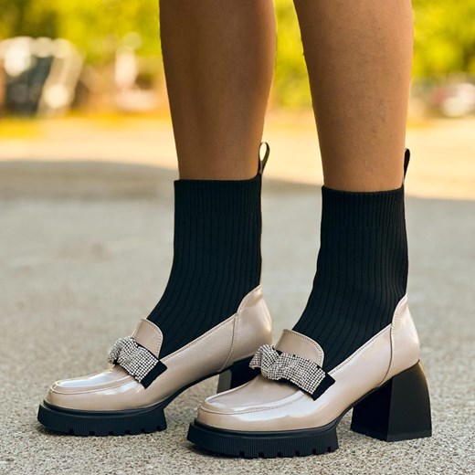 Beżowe lakierowane botki damskie na słupku ze skarpetą DiA 870-41 Dia 39 suzana.pl