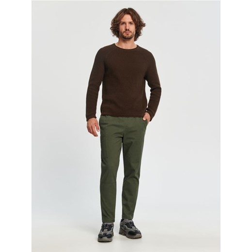 Sinsay - Spodnie z kieszeniami - zielony ze sklepu Sinsay w kategorii Spodnie męskie - zdjęcie 162932050