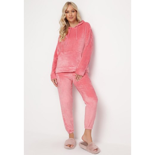 Różowy Komplet Piżamowy Bluza z Kapturem i Spodnie Joggery z Pluszowej Dzianiny Carlala ze sklepu Born2be Odzież w kategorii Piżamy damskie - zdjęcie 162945963