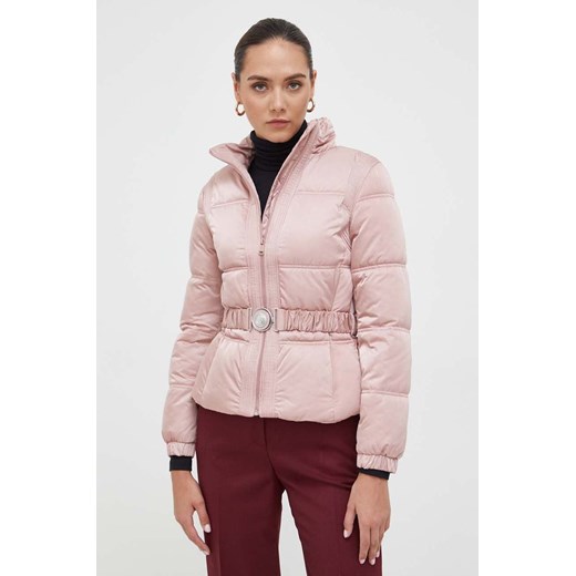 Guess kurtka damska kolor różowy zimowa ze sklepu ANSWEAR.com w kategorii Kurtki damskie - zdjęcie 163369094
