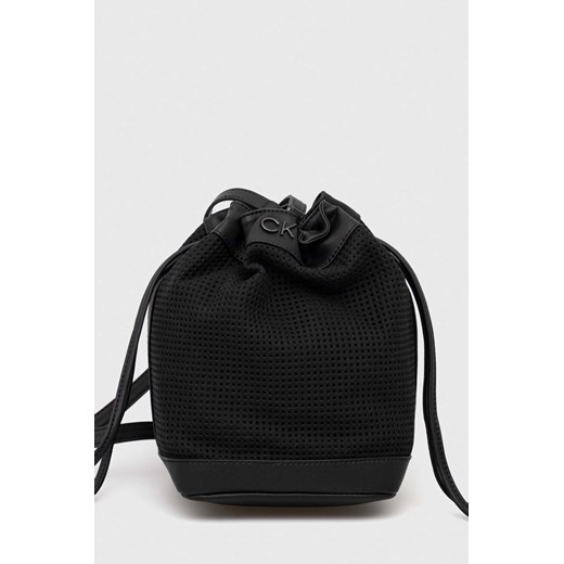 Calvin Klein torebka kolor czarny ze sklepu ANSWEAR.com w kategorii Torebki worki - zdjęcie 163408313
