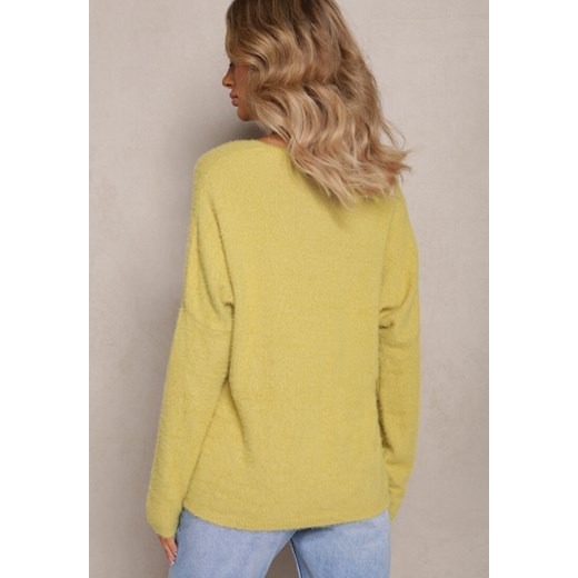 Jasnozielony Sweter z Elastycznego Materiału z Długim Włosiem i Trójkątnym Renee ONE SIZE okazyjna cena Renee odzież