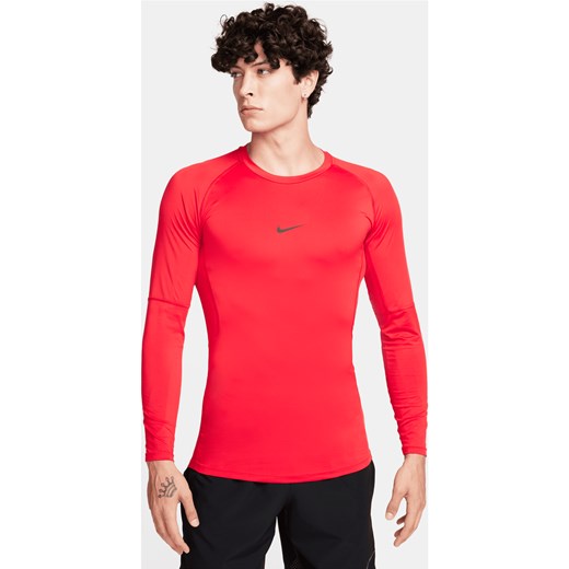 Męska przylegająca koszulka z długim rękawem do fitnessu Dri-FIT Nike Pro - Czerwony ze sklepu Nike poland w kategorii T-shirty męskie - zdjęcie 163460424