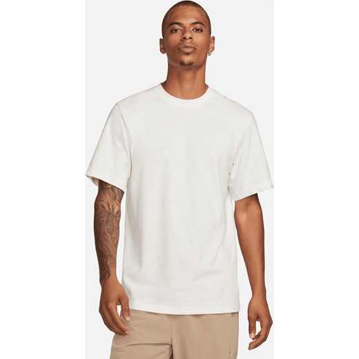 Męska uniwersalna koszulka z krótkim rękawem Dri-FIT Nike Primary - Szary ze sklepu Nike poland w kategorii T-shirty męskie - zdjęcie 163460584