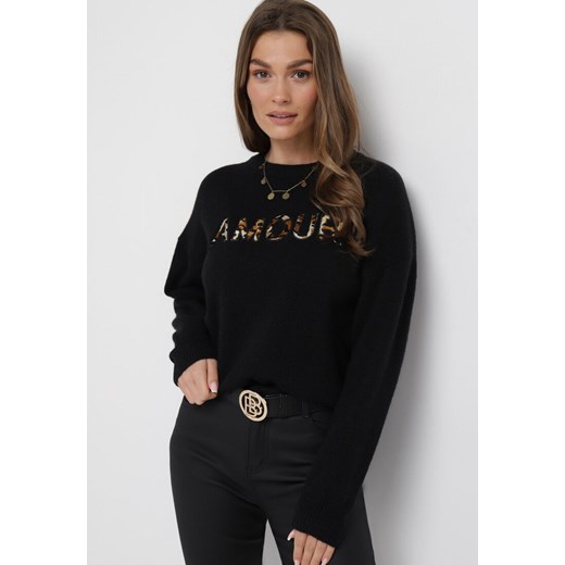 Czarny Sweter z Napisem Amour i Okrągłym Dekoltem Satrise ze sklepu Born2be Odzież w kategorii Swetry damskie - zdjęcie 163569881