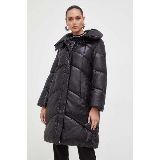 Guess kurtka damska kolor czarny zimowa ze sklepu ANSWEAR.com w kategorii Kurtki damskie - zdjęcie 163572224