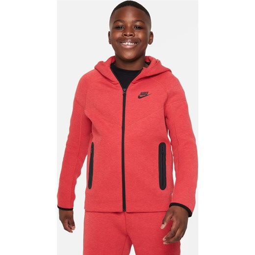 Bluza z kapturem i zamkiem na całej długości dla dużych dzieci (chłopców) Nike Sportswear Tech Fleece (szersze rozmiary) - Czerwony ze sklepu Nike poland w kategorii Bluzy chłopięce - zdjęcie 163576784