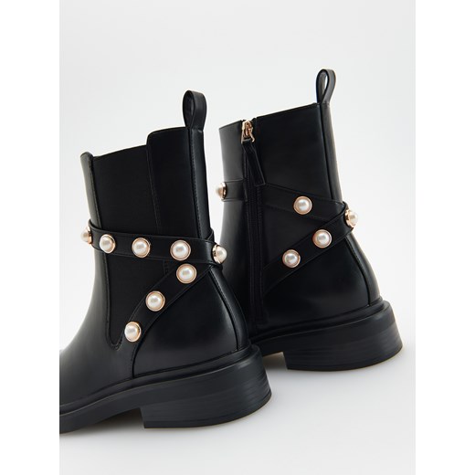 Reserved - Botki z ozdobnymi perłami - czarny Reserved 40 Reserved