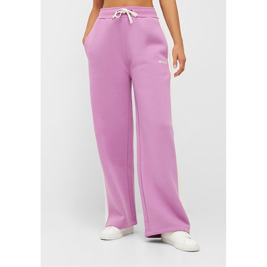 Bench Spodnie dresowe &quot;Lotty&quot; w kolorze lawendowo-białym ze sklepu Limango Polska w kategorii Spodnie damskie - zdjęcie 163730872
