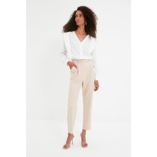 trendyol Spodnie w kolorze beżowym ze sklepu Limango Polska w kategorii Spodnie damskie - zdjęcie 163851654