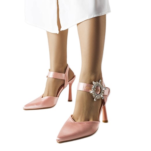 Beżowe satynowe sandały na szpilce Linda różowe ze sklepu ButyModne.pl w kategorii Czółenka - zdjęcie 163906101
