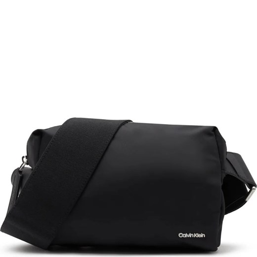 Listonoszka Calvin Klein na ramię średnia elegancka 