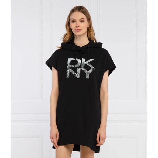 Sukienka DKNY z krótkim rękawem z okrągłym dekoltem z napisami wiosenna