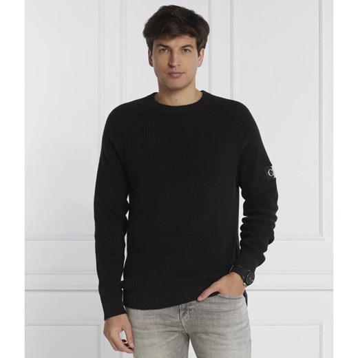 CALVIN KLEIN JEANS Sweter BADGE EASY | Regular Fit ze sklepu Gomez Fashion Store w kategorii Swetry męskie - zdjęcie 163959551