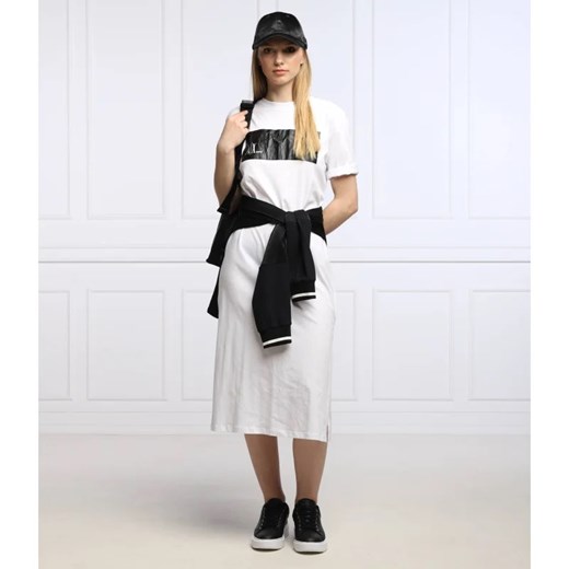 Sukienka Armani Exchange prosta biała midi z krótkim rękawem 