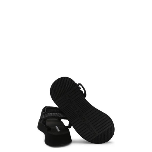 Czarne sandały damskie Calvin Klein z klamrą z tkaniny casualowe 