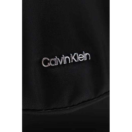 Listonoszka Calvin Klein elegancka matowa na ramię 