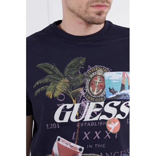 T-shirt męski Guess granatowy w nadruki z bawełny 