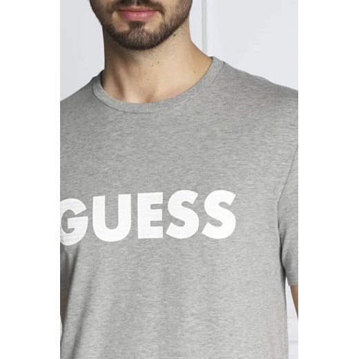 T-shirt męski Guess w stylu młodzieżowym