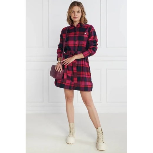 Sukienka Tommy Jeans z kołnierzykiem mini z długim rękawem casualowa z paskiem