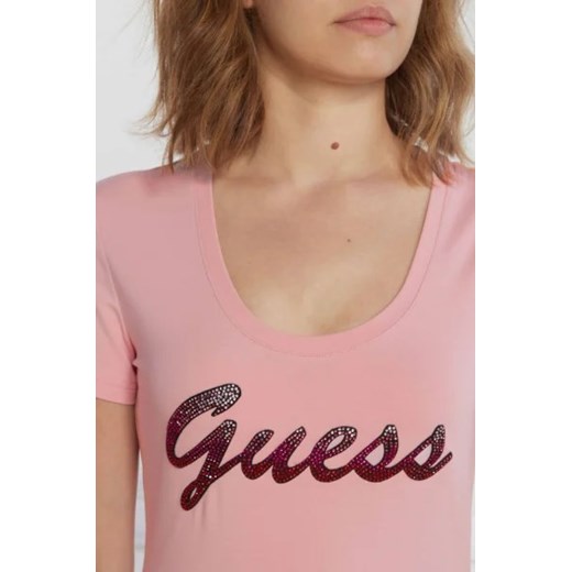 Bluzka damska Guess z krótkimi rękawami różowa z napisem 