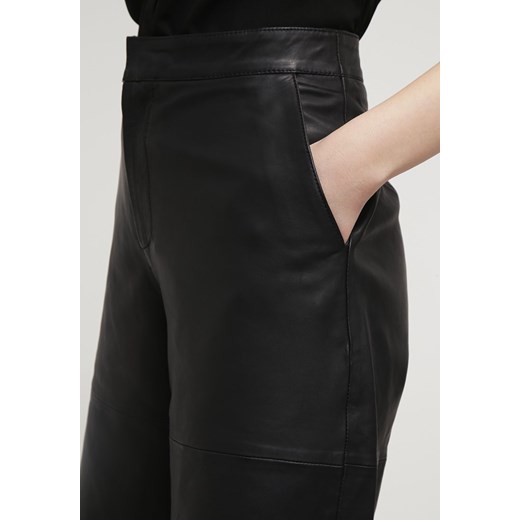 Selected Femme SFTANJA  Spodnie skórzane black zalando bialy mat