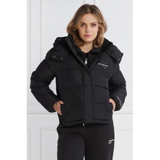 CALVIN KLEIN JEANS Puchowa kurtka MONOLOGO NON DOWN SHORT PUFFER | Regular Fit L wyprzedaż Gomez Fashion Store