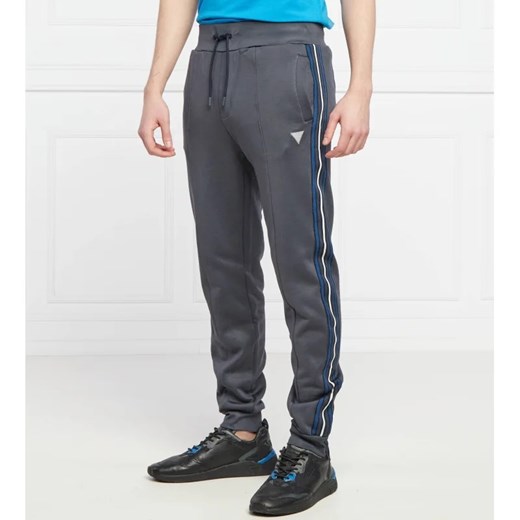 GUESS ACTIVE Spodnie dresowe JEREMY | Regular Fit ze sklepu Gomez Fashion Store w kategorii Spodnie męskie - zdjęcie 164324811